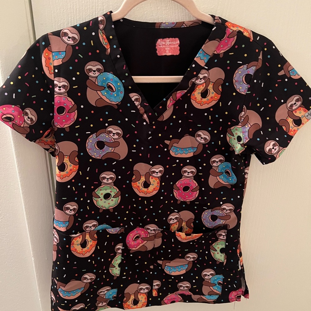 Women’s Sloth and Donut Scrub Top - Black